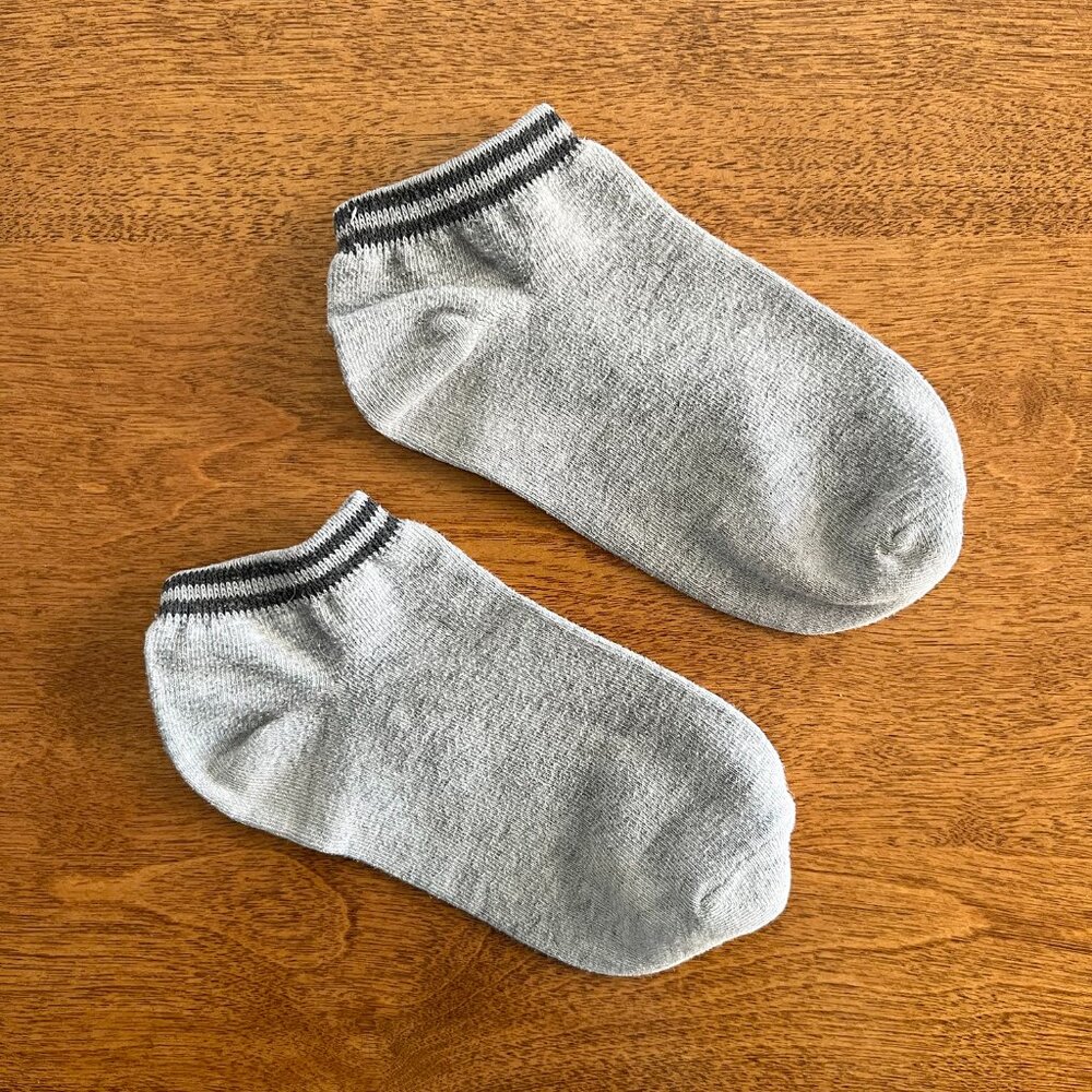 Old Navy gray ankle socks M *Free in bundle*